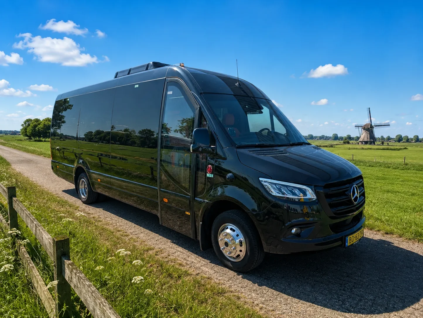 Bus 141, Mercedes minibus van JoJo Tours